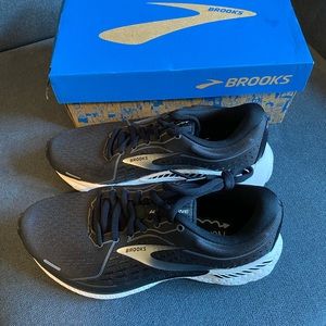 Brooks Adrenaline GTS 21 Sneakers